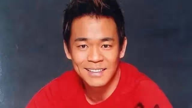 他，26歲上春晚走紅，得罪楊坤20年不說話，55歲至今未婚