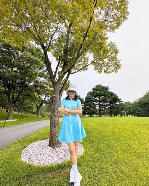 玄彬努力為孫藝珍拍照姿勢被發現，網友：讓老婆顯得更苗條更高