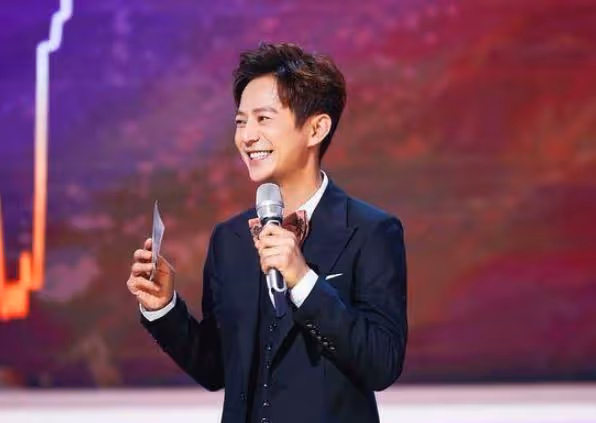 鬧掰?《嚮往》結束1個月後,何炅退出黃磊合夥公司,原因惹爭議