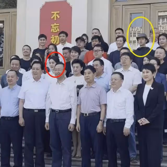 楊冪參加廣電座談會，穿400元中式上衣，稱要抵制天價片酬引爭議