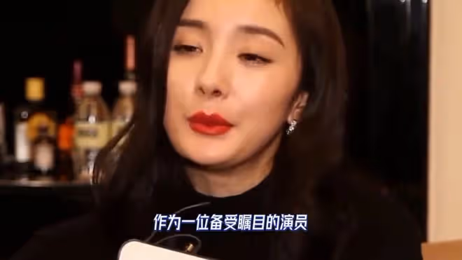 楊冪參加廣電座談會，穿400元中式上衣，稱要抵制天價片酬引爭議