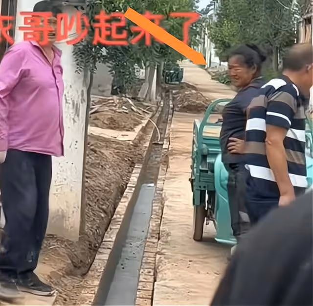 好人難做!大衣哥與村民發生爭吵,大衣嫂全程黑臉,不拉架顯情商