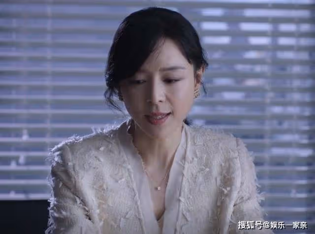 《她的城》謝長江獄中自殺，遺物曝光羅芊芊上位秘密，艾英直呼太噁心