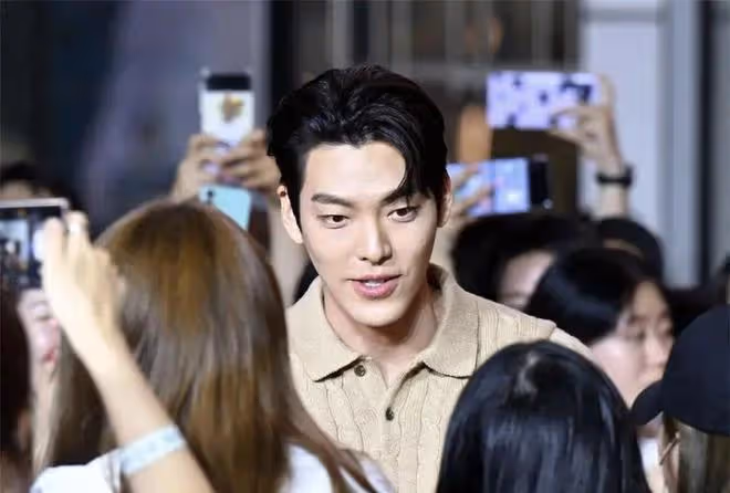 一直都很真誠!粉絲去世,他親赴靈堂弔唁….