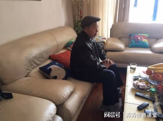 故事:父親節去兒子家吃飯,兒媳做3盤一樣的菜,我轉身回家