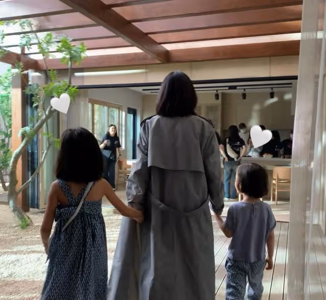 李寶英曬池晟為自己畫的肖像畫,結婚10周年將合體為粉絲戀愛咨商