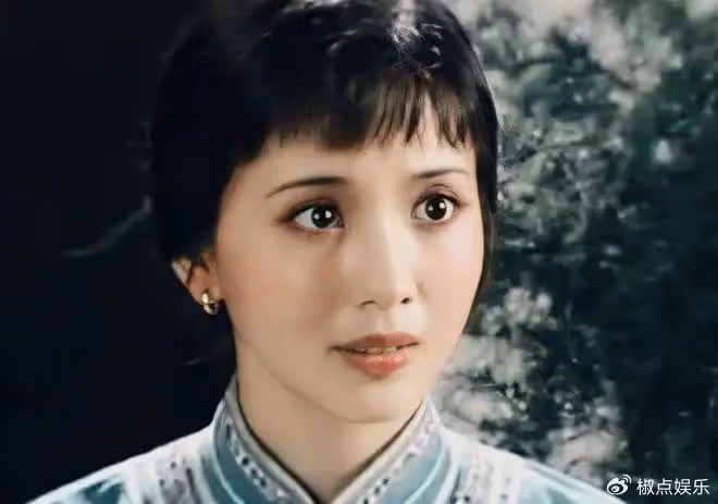 她被譽為「江南第一美人」,從不接吻戲,嫁初戀如今55歲依然美艷