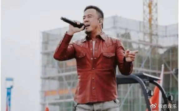 楊坤演唱會遭退票潮,王思聰批評他唱歌難聽,他怎麼會走到這一步