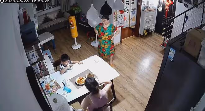 女子和婆婆一起住,但不一起吃飯,女子:雖然很奇怪,卻十分舒服