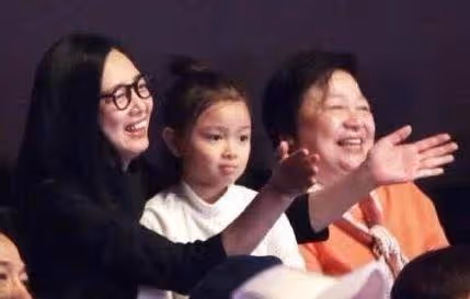 劉德華11歲女兒劉向蕙近照曝光,從小吃素也太漂亮了吧!