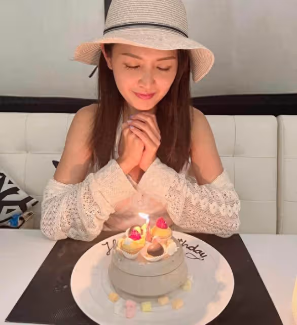 TVB女星因身材好收到騷擾信息,今現身酒會,澄清與男友分手傳聞