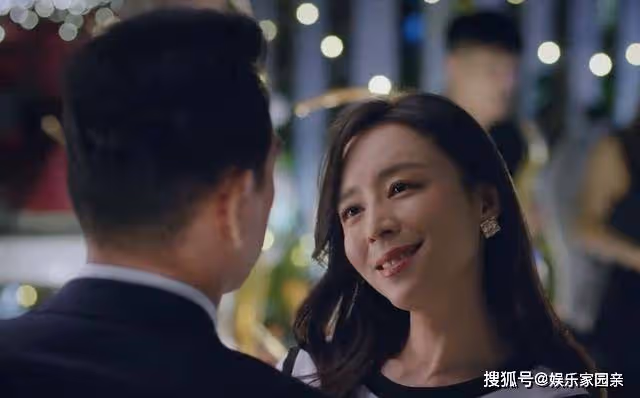 《她的城》謝長江臨終一句話，揭開英沖親弟身份，艾英崩潰分手