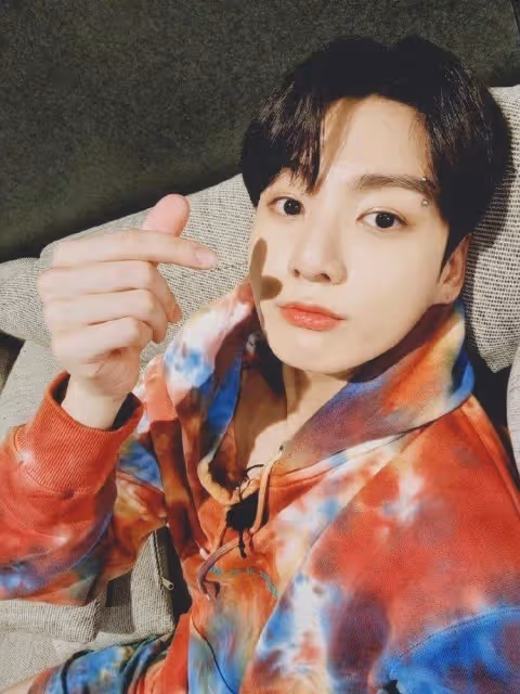 他成為今年第一位登上，Melon日排行榜榜首的韓國男藝人