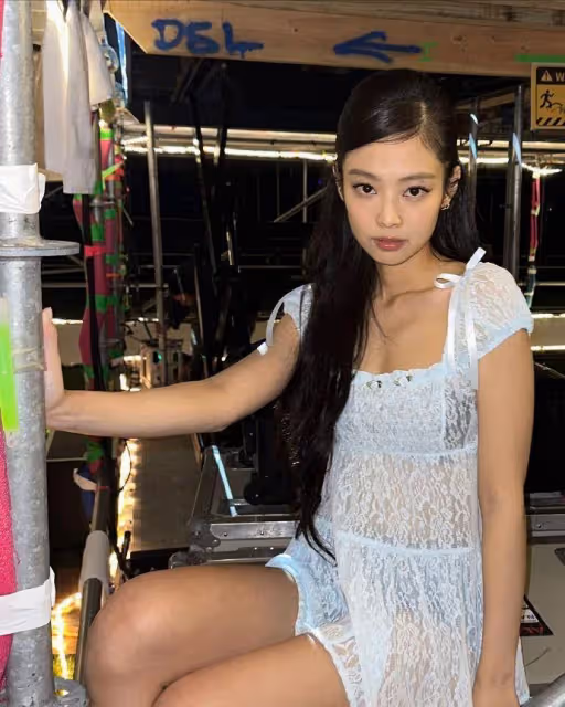 Jennie對嘴唱視頻出現,網友:她實力大家認可,不愧是頂級巨星