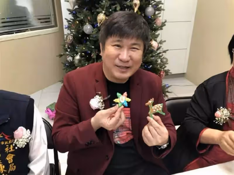 胡瓜付出29年每年捐500萬,連女兒都耳濡目染,今低調當榮譽校長,伴弱勢童長大,嘆:人太多救不完