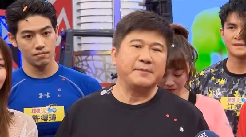胡瓜付出29年每年捐500萬,連女兒都耳濡目染,今低調當榮譽校長,伴弱勢童長大,嘆:人太多救不完