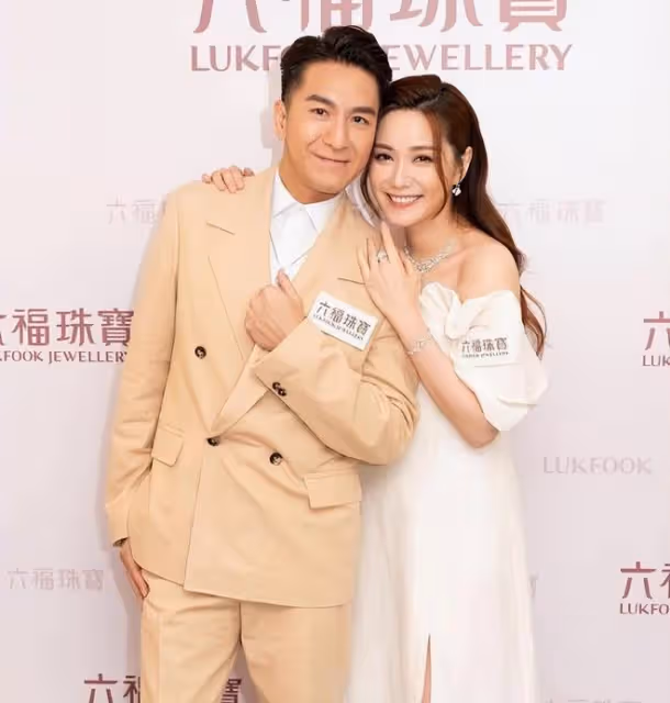 黃心穎已登記結婚,戴超大鑽戒秀恩愛,泥鯭化身保鏢全程護妻