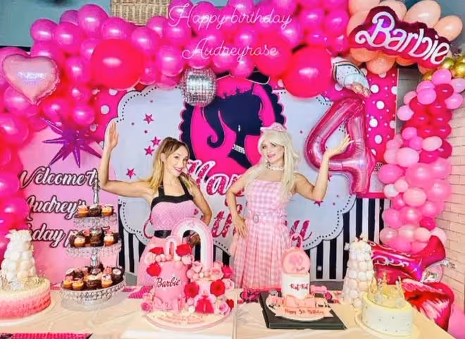 何超盈為4歲女兒慶生！芭比派對奢華隆重，小8歲學霸老公成熟穩重