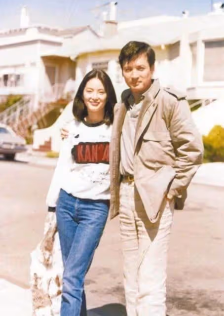 74歲秦祥林近況曝光,罕見公布全家福,妻子美貌不輸林青霞,小兒子顏值逆天帥過謝霆鋒!
