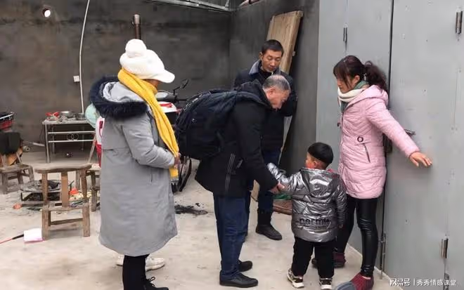 故事:幫兒子帶娃,當兒媳給了我8萬辛苦費後,我沒了親人和兒子