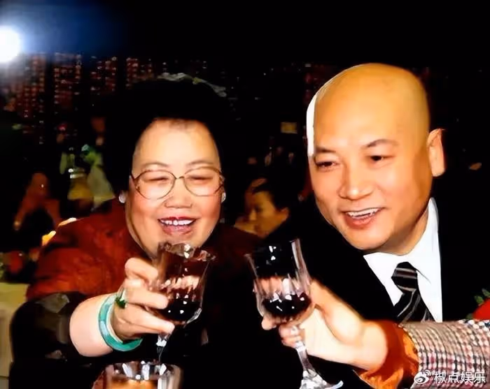 陳麗華辦晚宴大咖雲集!走路踉蹌引擔憂,唐僧地位不夠挨張紀中坐