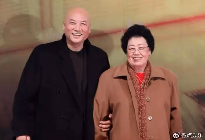 陳麗華辦晚宴大咖雲集!走路踉蹌引擔憂,唐僧地位不夠挨張紀中坐