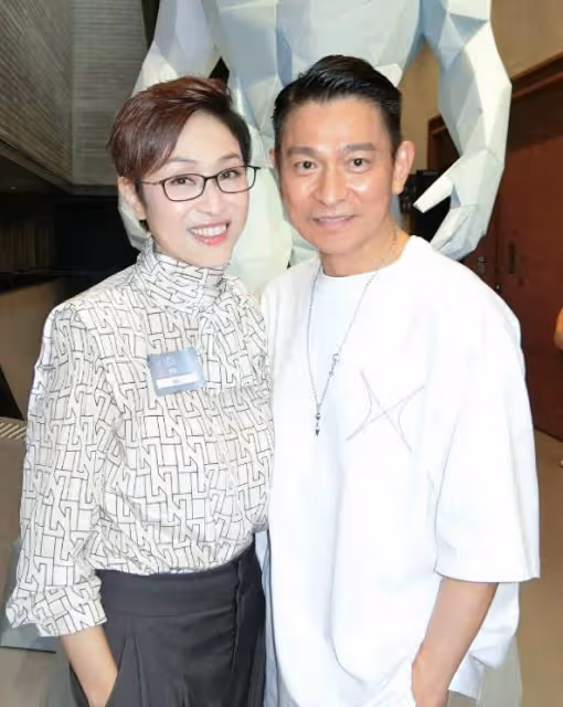 郭晶晶婆婆去看劉德華藝術展,朱玲玲C位吸引眼球,梁安琪助陣!