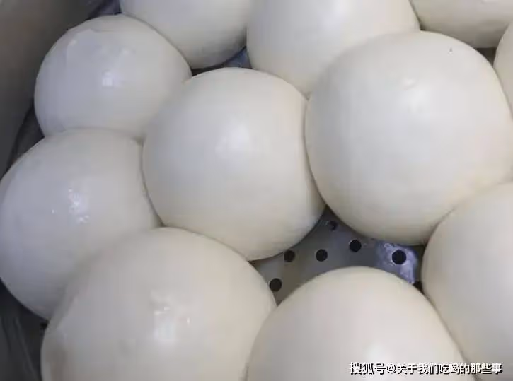 蒸饅頭,用冷水還是開水?教你一招,饅頭膨鬆香軟,不幹硬不回縮