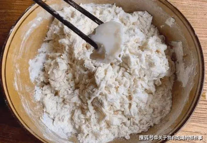 蒸饅頭,用冷水還是開水?教你一招,饅頭膨鬆香軟,不幹硬不回縮