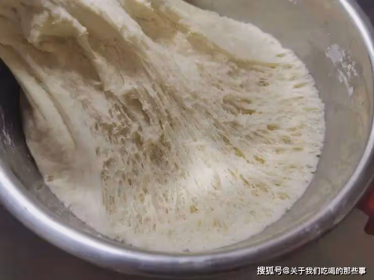 蒸饅頭,用冷水還是開水?教你一招,饅頭膨鬆香軟,不幹硬不回縮