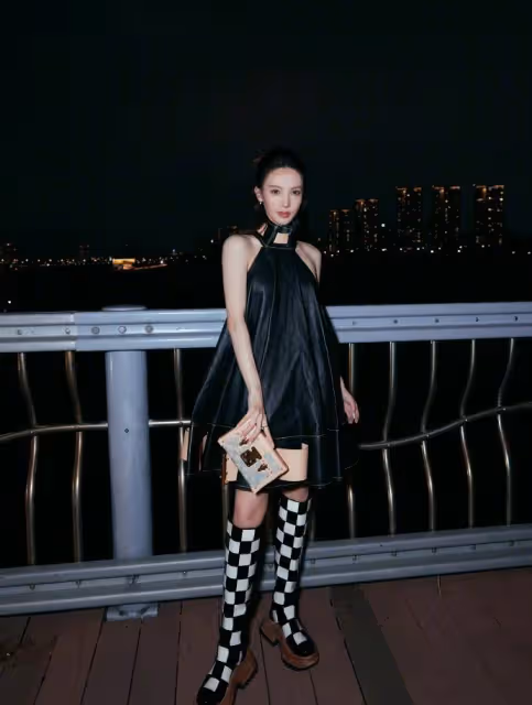 金晨好帥啊!3月1日時裝秀上的儒家風格