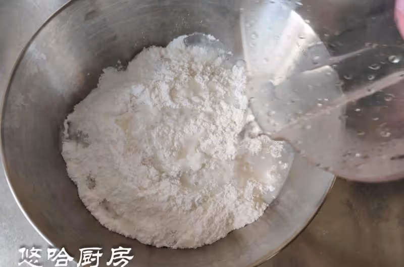 香軟、綿密、不甜膩!芋泥麻薯蛋黃酥,我一口氣吃了三個~