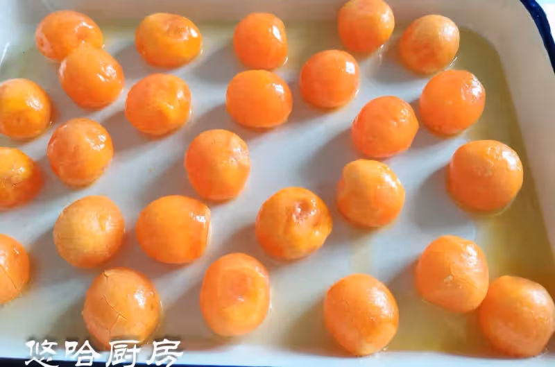 香軟、綿密、不甜膩!芋泥麻薯蛋黃酥,我一口氣吃了三個~