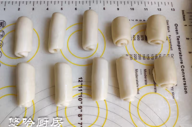 香軟、綿密、不甜膩!芋泥麻薯蛋黃酥,我一口氣吃了三個~