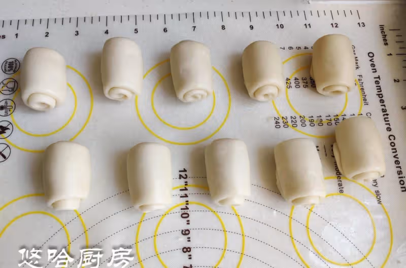 香軟、綿密、不甜膩!芋泥麻薯蛋黃酥,我一口氣吃了三個~