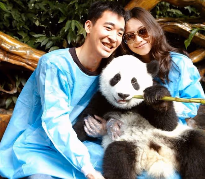 49歲徐靜蕾近照曝光,身形有變化,跑國外被猜懷孕