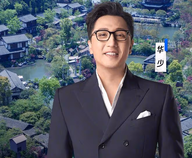 華少曬上班照回應被帶走調查,穿工作服甩定位堵謠言,網評兩極化