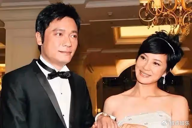 為娶小12歲的二婚蘇岩,拋棄相愛28年的髮妻,如今他過得怎樣?