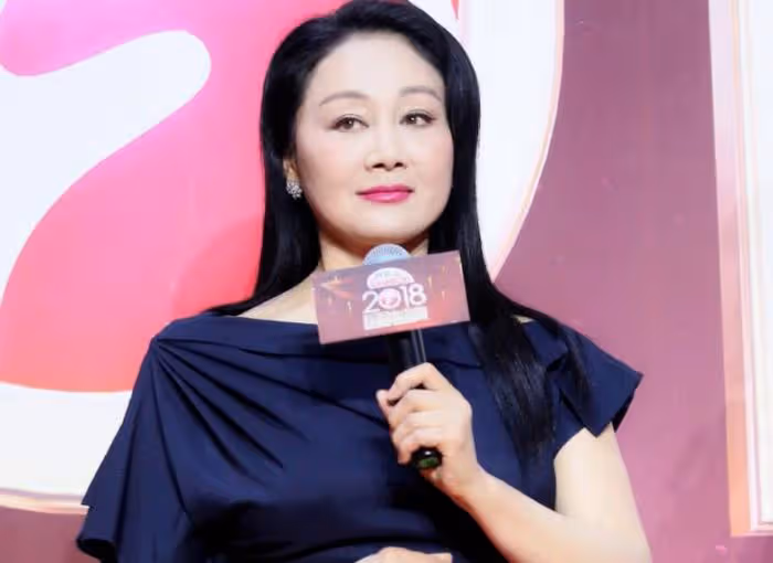 著名影后王姬，與初戀低調恩愛30年，唯獨兒子成了她一輩子的痛