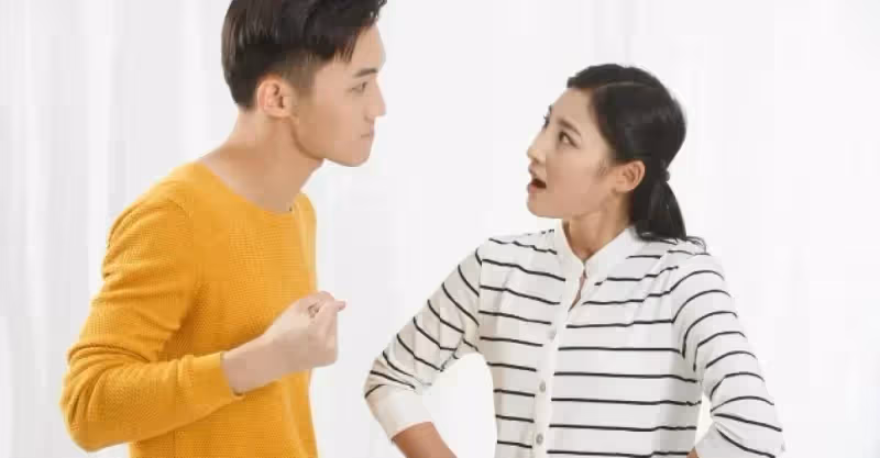 回娘家我悄悄跟老婆住一個房間,岳母說不吉利,讓我賠小舅子20萬!