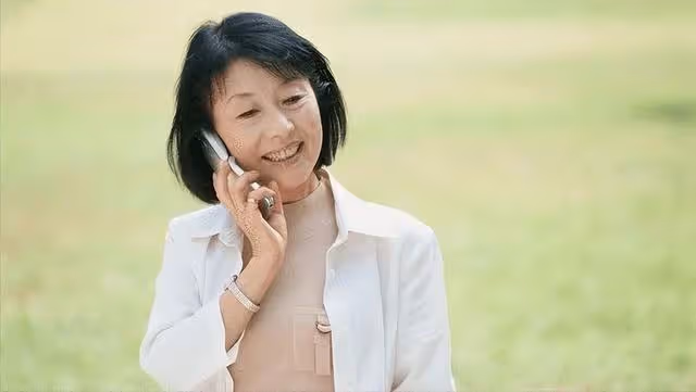 婆婆把3套房給小叔,我不吵不鬧,8年後她送10萬求養老我直接拒絕!