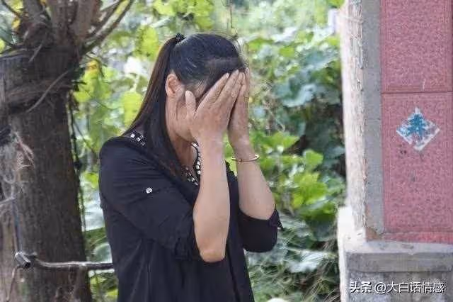 父親「娶繼母後」把我趕出家門! 6年後事業有成「想回家炫耀」讓他們後悔「一打開家門」我腿軟大哭:父愛如山…
