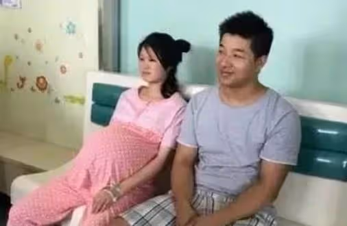 第三者懷孕上門攤牌,老婆竟同意「兩女侍一夫」 還伺候她直到孩子出生「某天她一把抱起孩子」使出最強報復…
