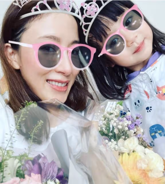TVB花旦慶44歲生日!小5歲老公隔空示愛!甜蜜回應:努力賺錢給我