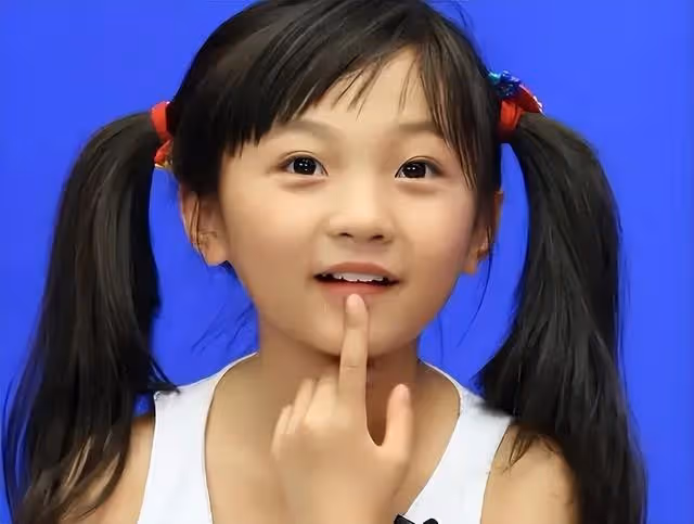08年奧運會開幕式,9歲女孩假唱,被罵15年,現在過的如何?