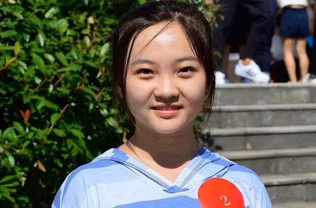 08年奧運會開幕式,9歲女孩假唱,被罵15年,現在過的如何?