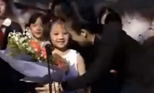08年奧運會開幕式,9歲女孩假唱,被罵15年,現在過的如何?