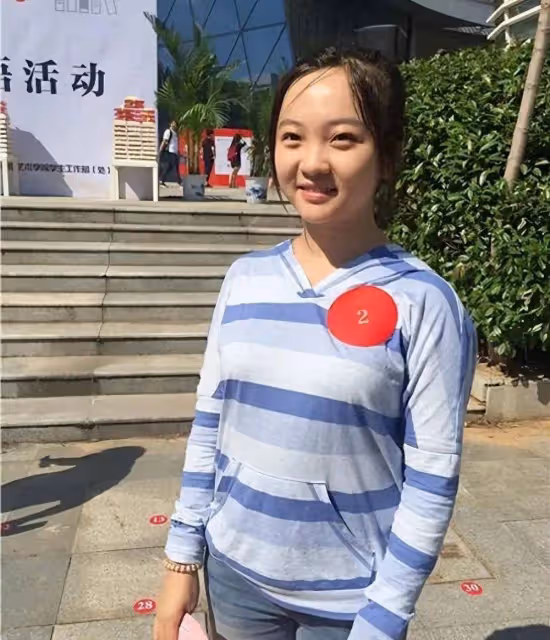 23歲林妙可顏值巔峰重回巔峰!瘦臉超模腿,穿瑜伽褲好看