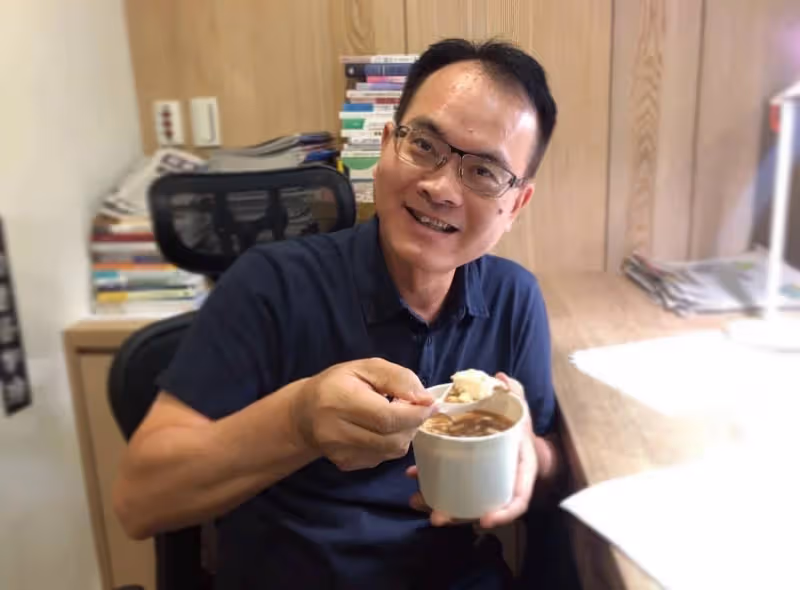今年才辭節目主持棒!63歲鄭弘儀「再次宣布不幹了」 播完最後一集「不捨吐露心聲」