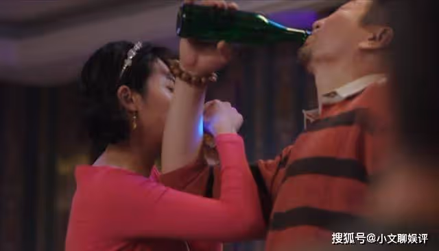 《父輩的榮耀》從走姿看貞潔,農村謠言,比鳳霞挨的那頓打還要毒